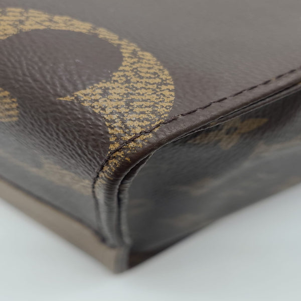 Louis Vuitton Onthego MM Giant Monogram Canvas Shoulder Bag