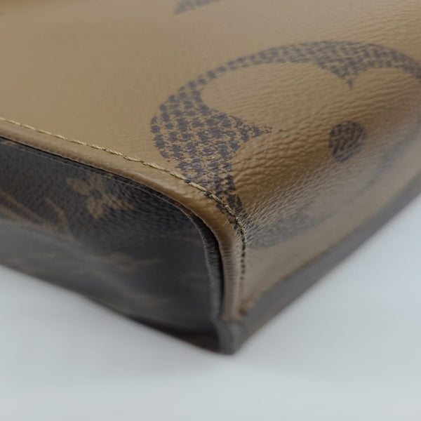 Louis Vuitton Onthego MM Giant Monogram Canvas Shoulder Bag