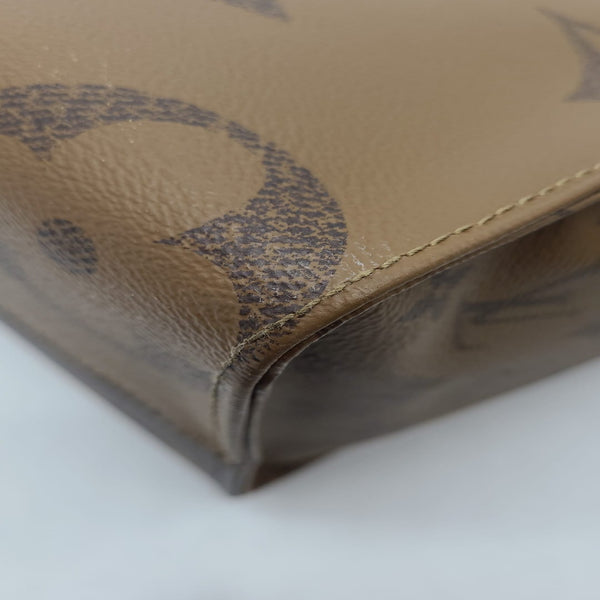 Louis Vuitton Onthego MM Giant Monogram Canvas Shoulder Bag