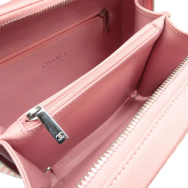 CHANEL Vanity Case Filigree CC Medium Shoulder Bag Pin inner look