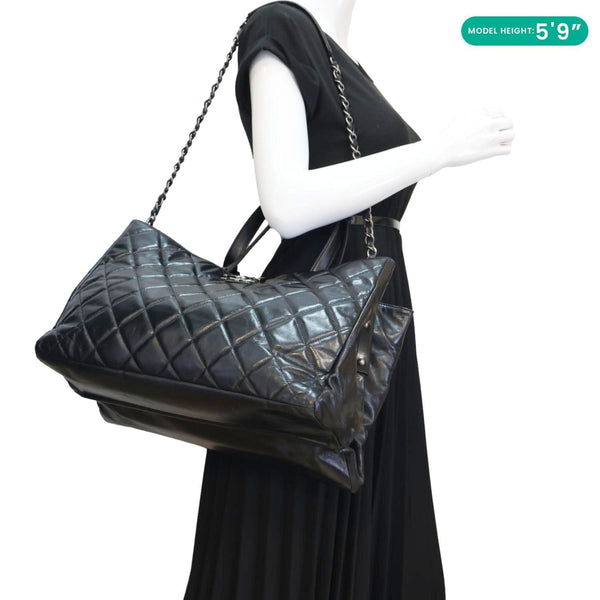 CHANEL Portobello Quilted Calfskin Leather Chain Tote Bag Black
