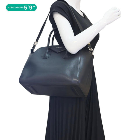 GIVENCHY Antigona Medium Sugar Goatskin Leather Shoulder Bag Black