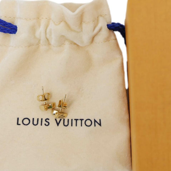 LOUIS VUITTON V Stud Essential Metal Earrings Gold