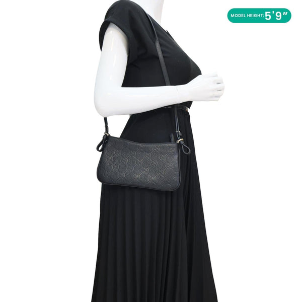 GUCCI Emblem Grainy Leather Shoulder Bag Black 815278