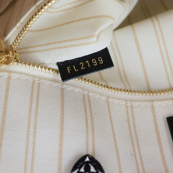 LOUIS VUITTON Onthego Jungle GM Giant Monogram Canvas Tote Shoulder Bag White
