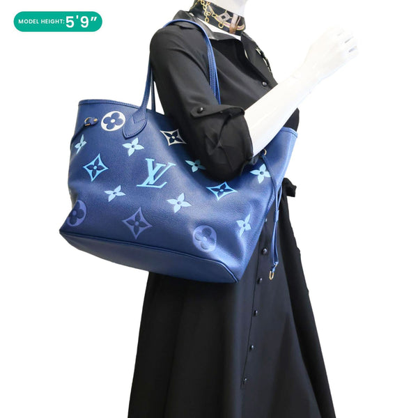 LOUIS VUITTON Neverfull MM Giant Monogram Empreinte Tote Bag Degrade Bleu