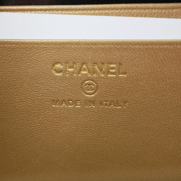 CHANEL CC Pearl Crush Quilted Lambskin Leather Camera Case Pink