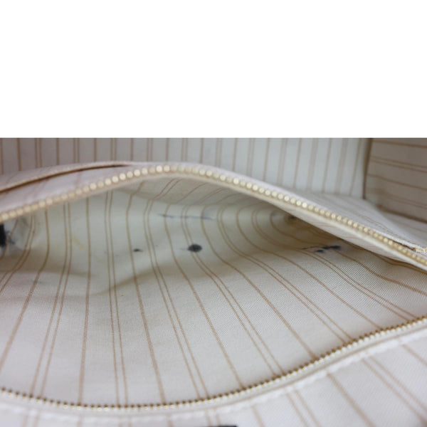 LOUIS VUITTON Onthego Jungle GM Giant Monogram Canvas Tote Bag White