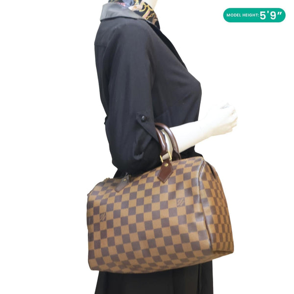 Louis Vuitton Speedy 25 Damier Ebene Brown Satchel Bag - Model Carrying