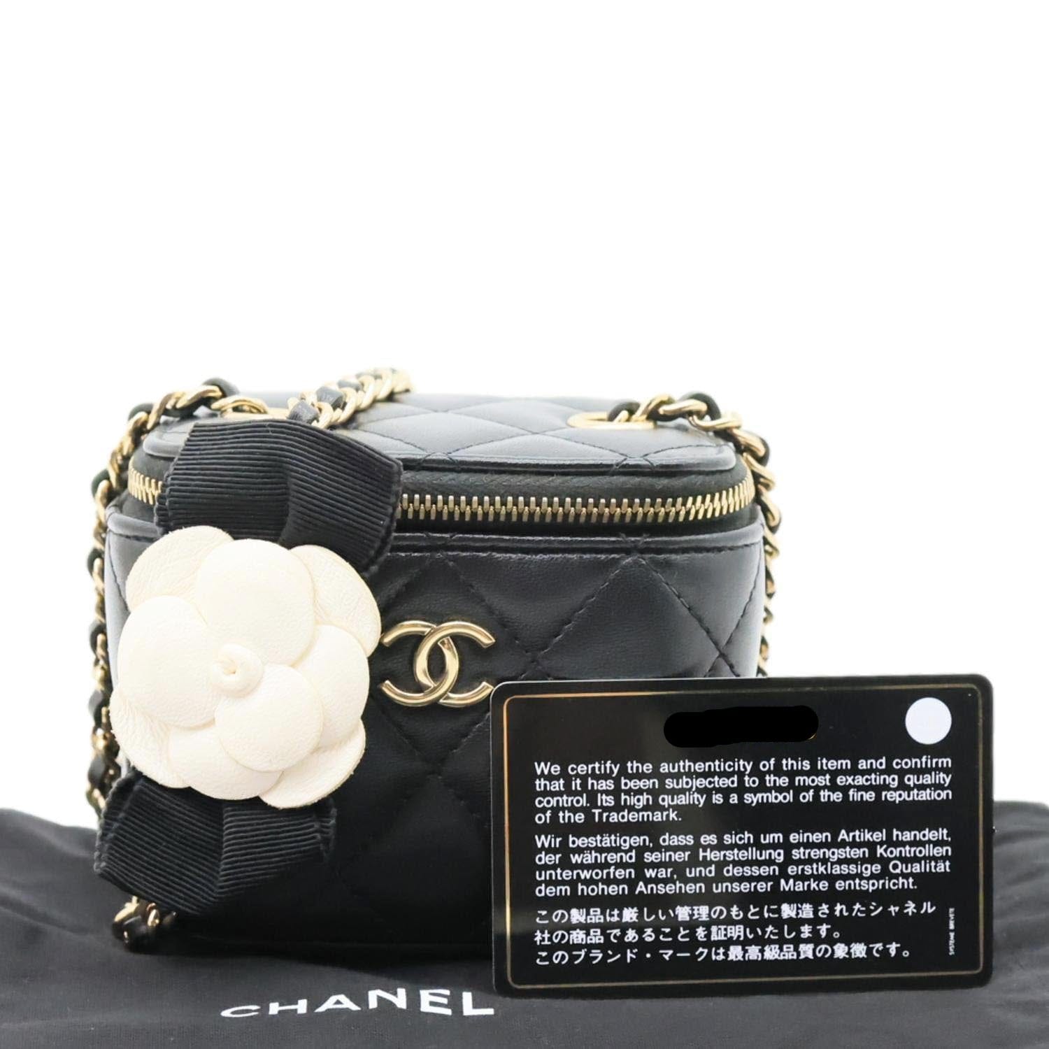 CHANEL ブラックレザー　バニティ CHANEL Pearl Crush Mini Quilted Lambskin Leather Vanity Case Crossbody