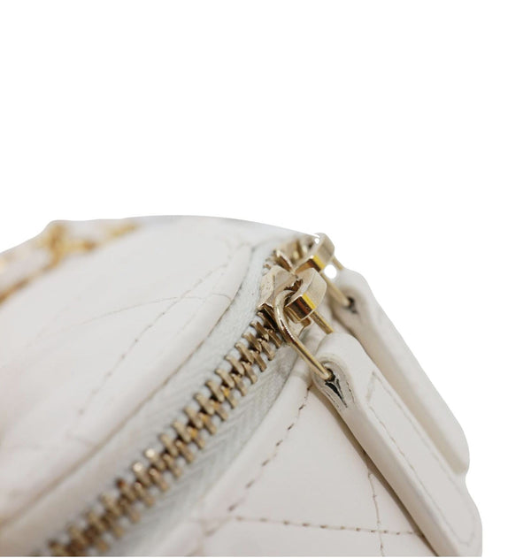 CHANEL Pearly Girl Round Quilted Lambskin Leather Top Handle Vanity Case With Chain White