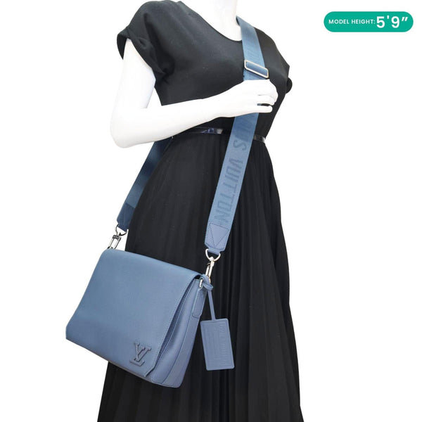 LOUIS VUITTON Takeoff Aerogram Leather Messenger Bag Navy Blue