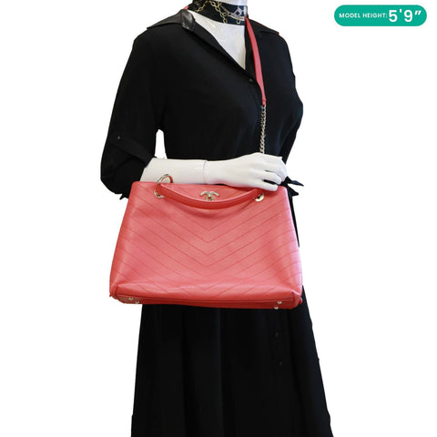 CHANEL Stitched Chevron Calfskin Leather Chic Shopping Tote Bag Pink