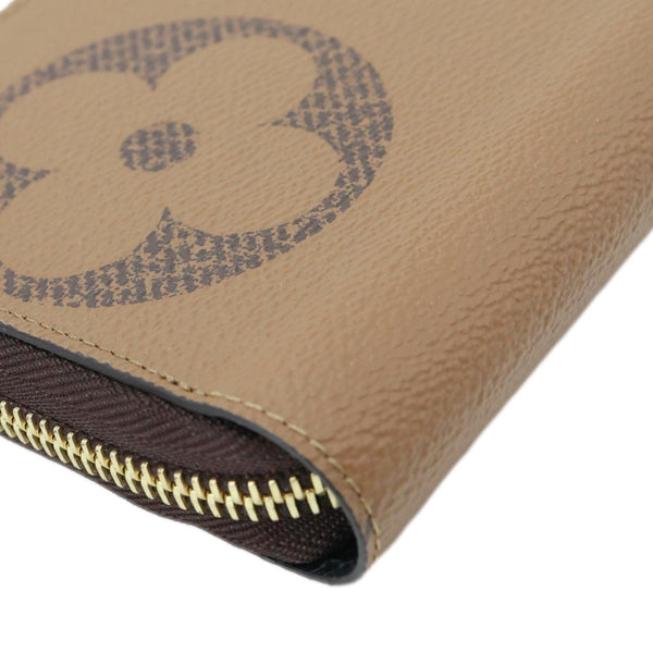 LOUIS VUITTON Giant Monogram Reverse Zippy Wallet Brown