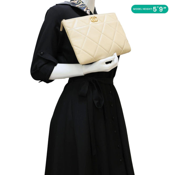 CHANEL Interlocking CC Quilted 19 Leather O-Case Off White