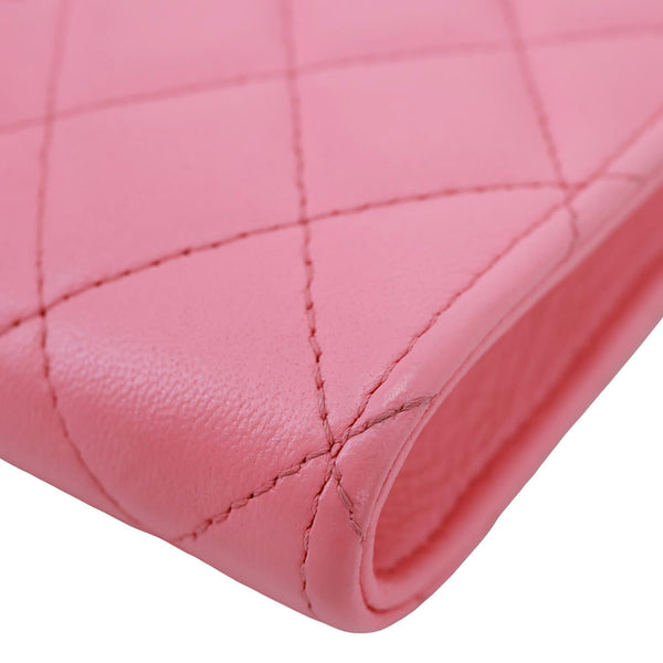 CHANEL Pearl Crush CC Quilted Leather Crossbody Phone Holder Pink