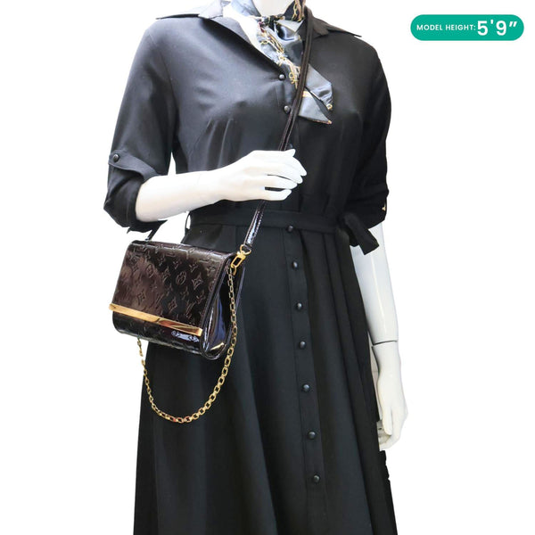 LOUIS VUITTON Ana Monogram Vernis Clutch Crossbody Bag Amarante