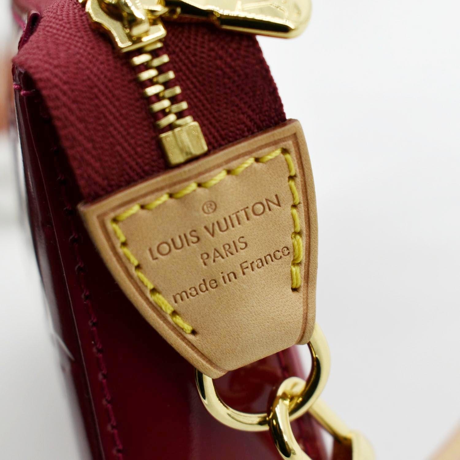 Louis Vuitton Monogram Vernis Leather Pochette Accessoires Clutch