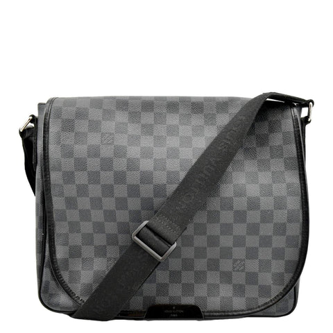 LOUIS VUITTON District MM Damier Graphite Messenger Bag Black