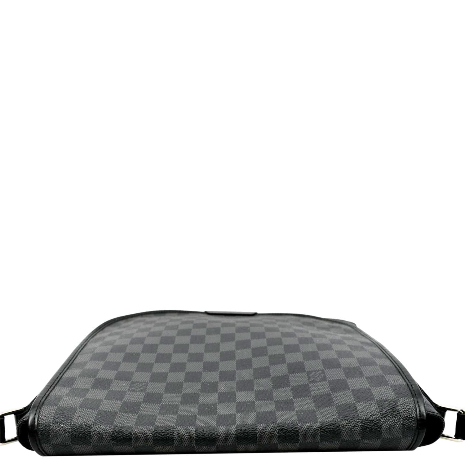 Louis Vuitton Damier Graphite District MM - Grey Messenger Bags
