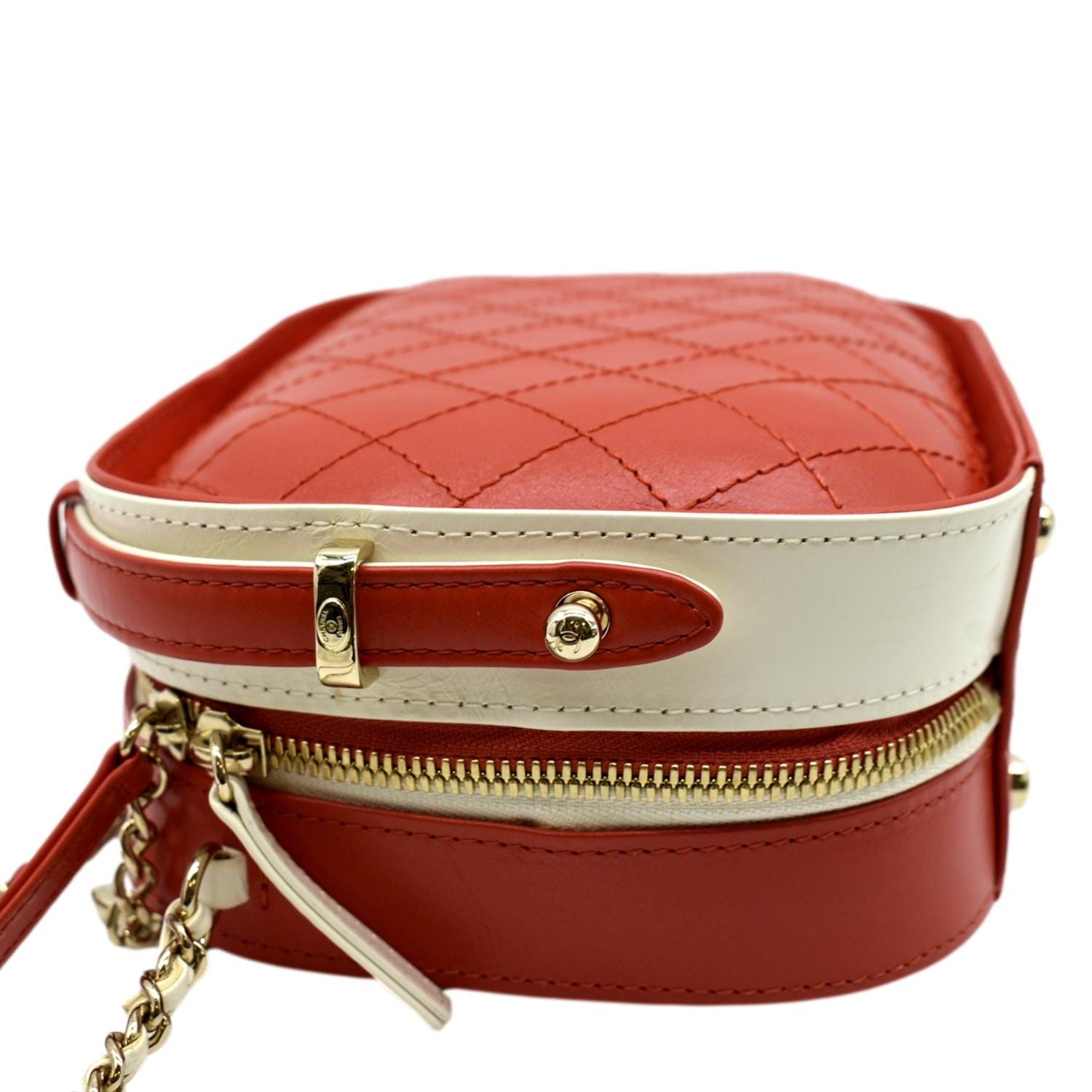 CHANEL Shiny Crumpled Calfskin Quilted Wavy CC Hobo Red 1209380