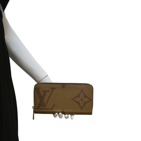 LOUIS VUITTON Giant Monogram Reverse Zippy Wallet Brown
