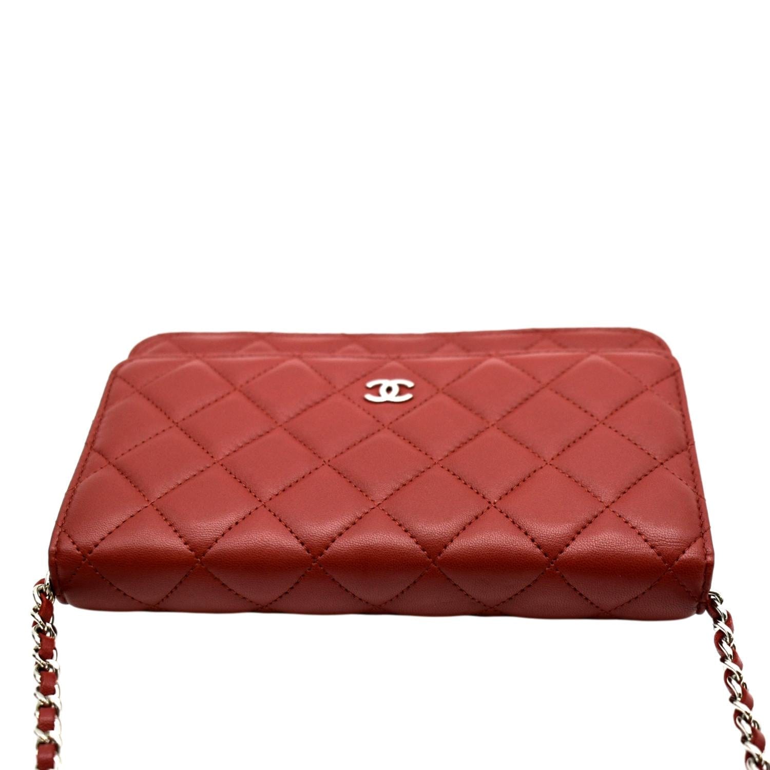 Wallet on chain leather crossbody bag Chanel Red in Leather - 29739910