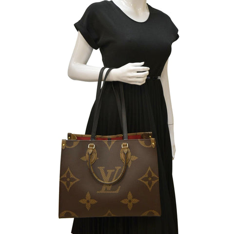 LOUIS VUITTON Onthego MM Giant Monogram Canvas Tote Shoulder Bag Brown