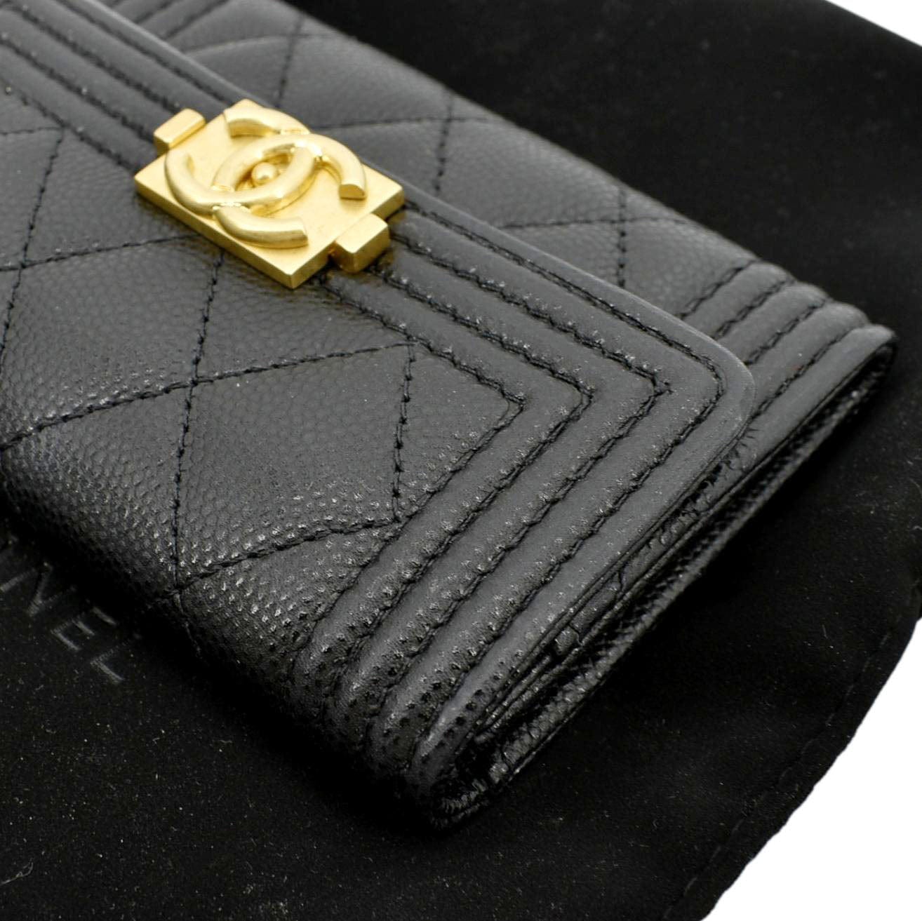 Chanel woman card holder caviar black gold