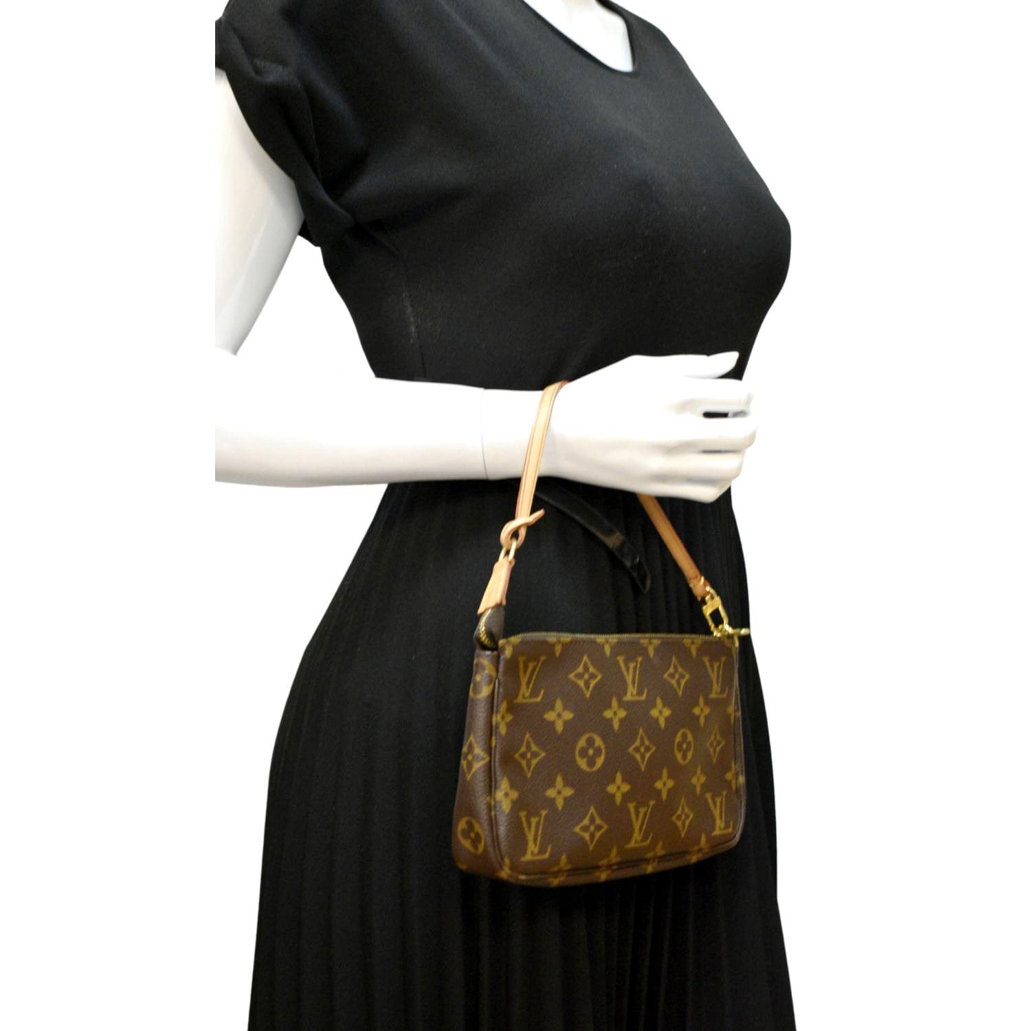Louis Vuitton (LV) short leather strap for the Pochette Accessories clutch