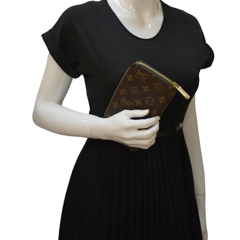 LOUIS VUITTON Zip Around Monogram Canvas Wallet Brown