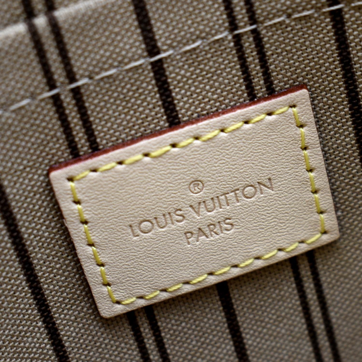 Louis Vuitton Damier Azur Canvas Toiletry Bag 25 For Sale at 1stDibs