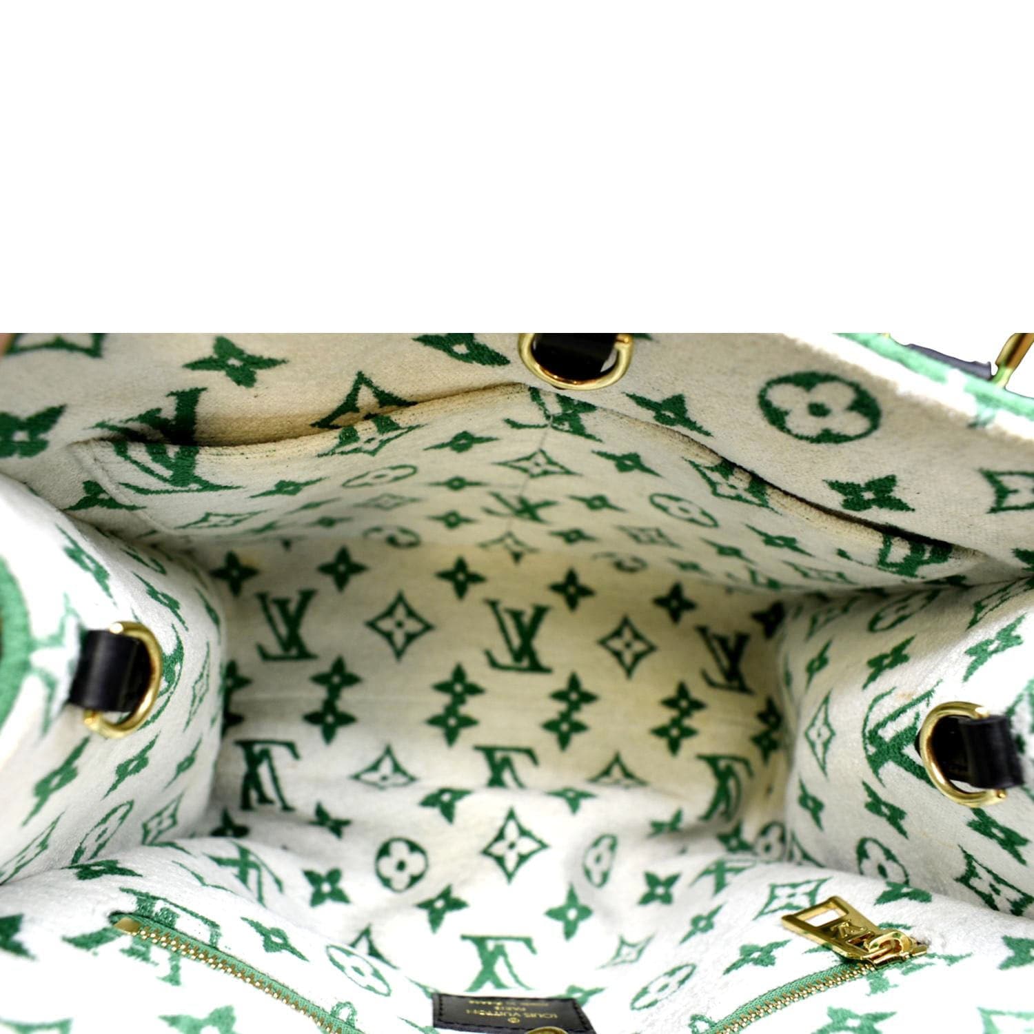 Onthego velvet handbag Louis Vuitton Green in Velvet - 36137077