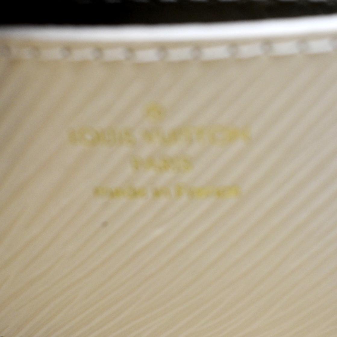 Twist leather crossbody bag Louis Vuitton Beige in Leather - 33428176