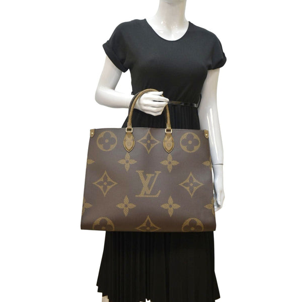 LOUIS VUITTON Onthego GM Giant Monogram Canvas Tote Bag Brown