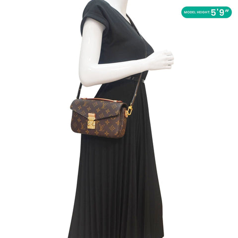 LOUIS VUITTON Metis East West Pochette Monogram Canvas Chain Shoulder Bag Brown