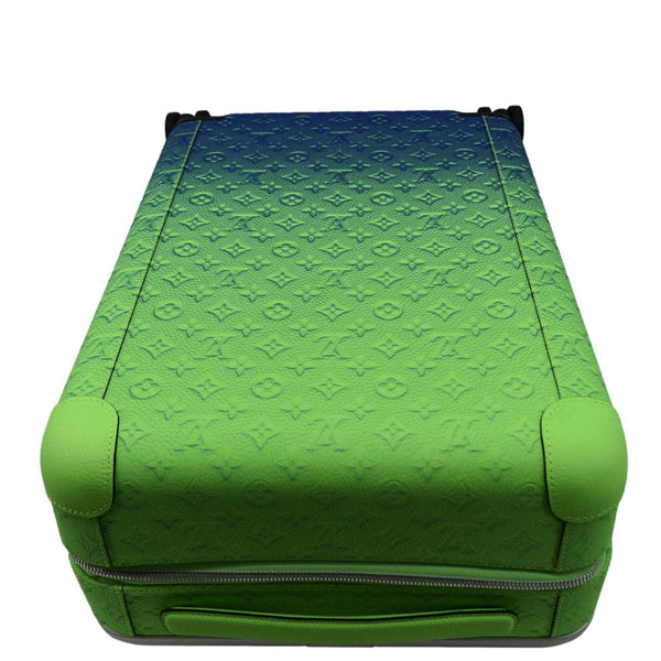 LOUIS VUITTON Illusion Horizon 55 eather Rolling Suitcase Green upper look