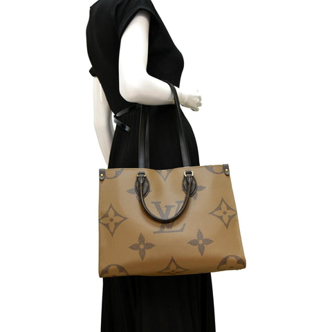 LOUIS VUITTON Onthego MM Giant Monogram Canvas Tote Shoulder Bag Brown