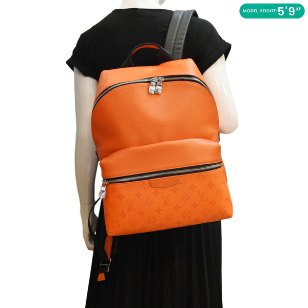 LOUIS VUITTON Discovery Backpack Orange dummy look