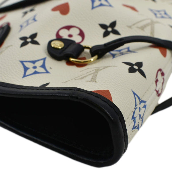 LOUIS VUITTON Game On Neverfull leather Shoulder Bag White with right corner view