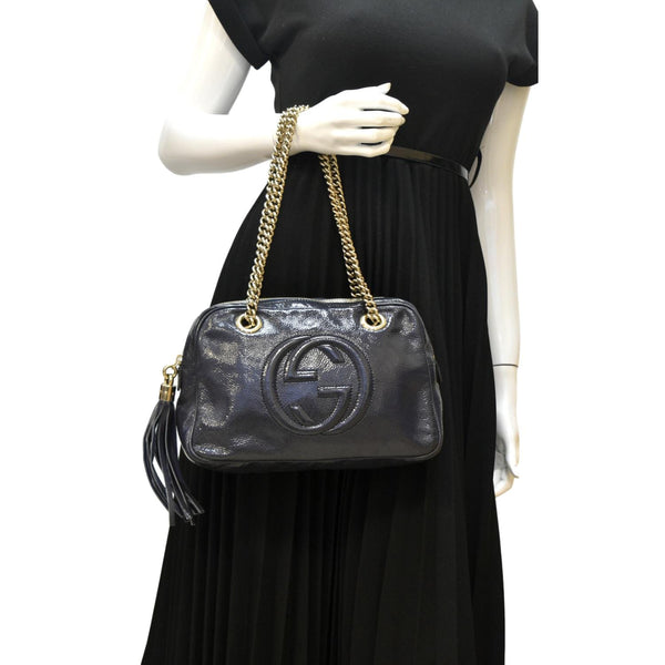 GUCCI; Soho Chain Shoulder bag Navy Blue Leather 308983 with body view