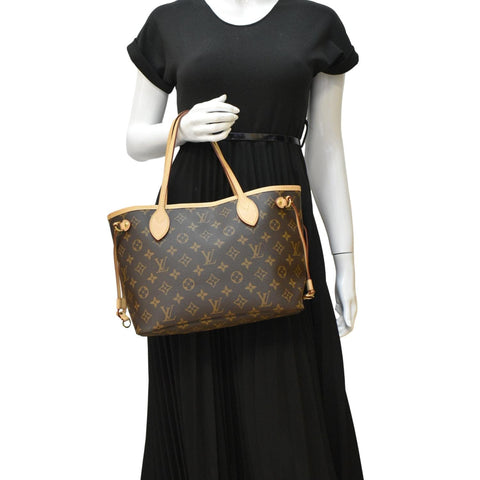 LOUIS VUITTON Neverfull PM  Tote Bag Fuchsia dummy look