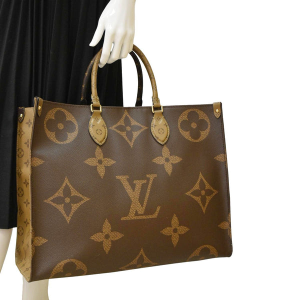 LOUIS VUITTON Onthego GM Giant Monogram Canvas Tote Shoulder Bag Brown