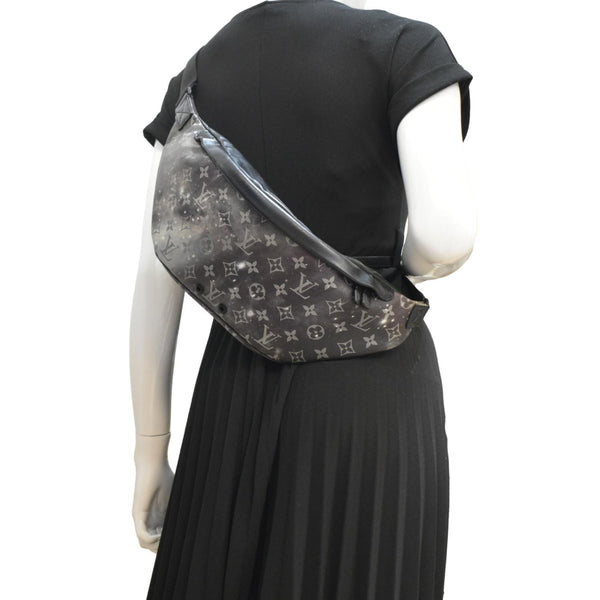 LOUIS VUITTON Discovery Monogram Galaxy Bumbag Black