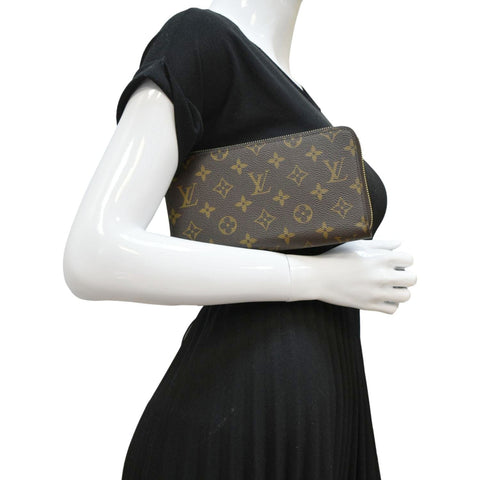 LOUIS VUITTON Monogram Canvas Zippy Wallet Brown
