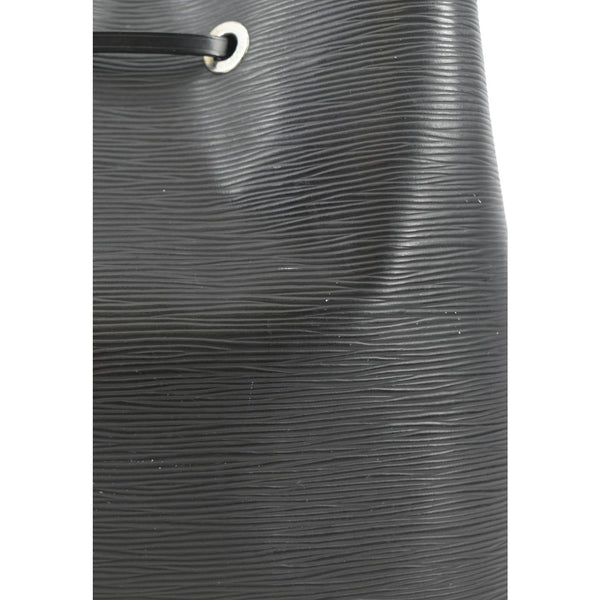 LOUIS VUITTON NeoNoe Shoulder Black bag Epi leather with close view of bag