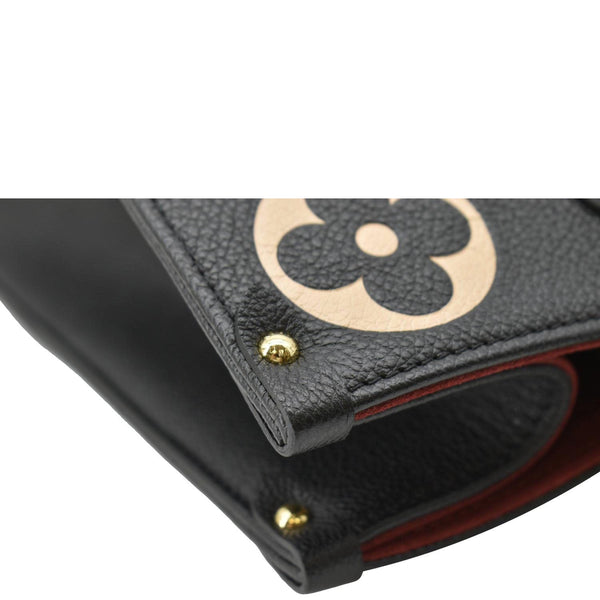  LOUIS VUITTON Onthego MM Giant Monogram Empreinte Leather corner look