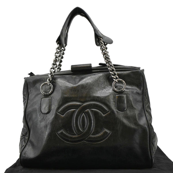 CHANEL Perfect Day Large Leather Tote Bag Black front side look
