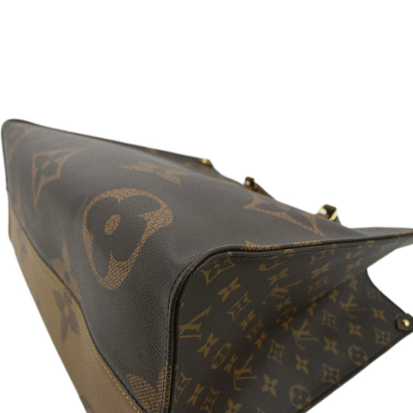 LOUIS VUITTON Onthego GM Monogram Marvel Brown Shoulder bag with right corner view