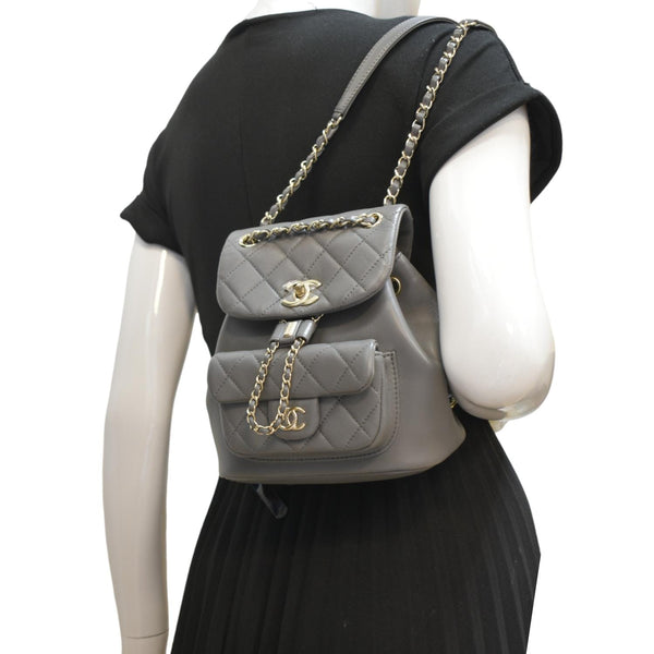 CHANEL Gray leather bucket bag with gold chain 